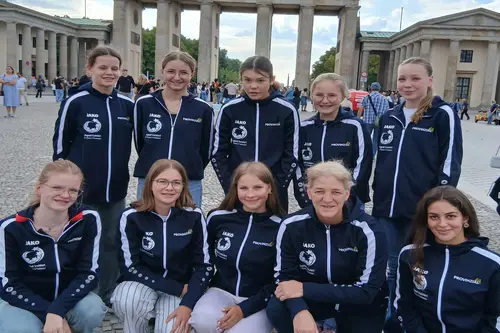Team Elsa vor dem Brandenburger Tor